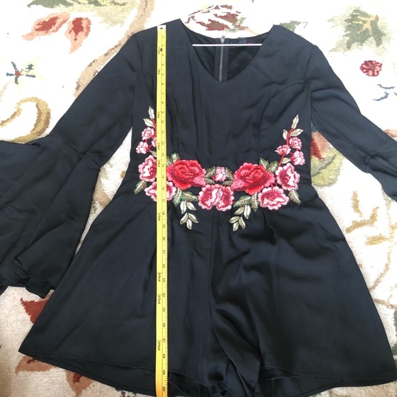 Black Rose Applique Romper Flare Sleeve Size Medium - Picture 7 of 7